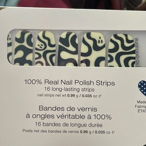 Color street feeling fab-boo-Lous glow in the dark!